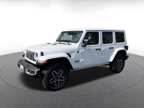 Used 2025 Jeep Wrangler Unlimited Sahara AWD/4WD image 8