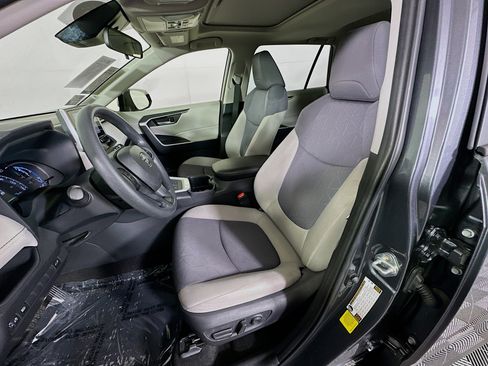 Used 2025 Toyota RAV4 XLE w/ Convenience Package AWD/4WD image 12