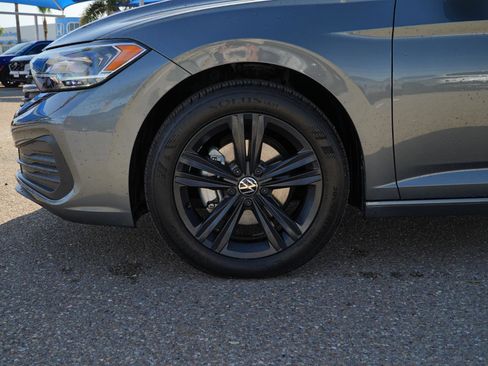 Used 2023 Volkswagen Jetta SE image 12