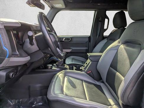 Used 2022 Ford Bronco Black Diamond image 12