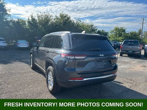 Used 2022 Jeep Grand Cherokee Laredo w/ Luxury Tech Group I RWD image 4