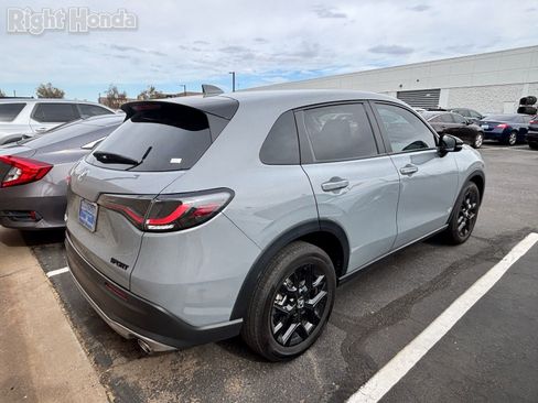 Used 2025 Honda HR-V Sport image 4