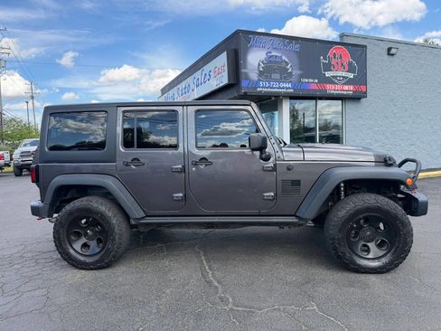 Used 2016 Jeep Wrangler Unlimited Rubicon image 9