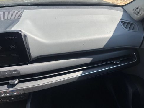 Used 2025 Kia K4 FWD image 37