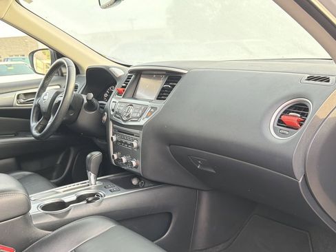 Used 2020 Nissan Pathfinder SL FWD image 21