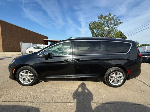 Used 2020 Chrysler Pacifica Limited FWD image 7