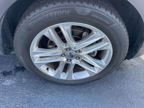 Used 2017 Ford Explorer XLT w/ Equipment Group 202A FWD image 2