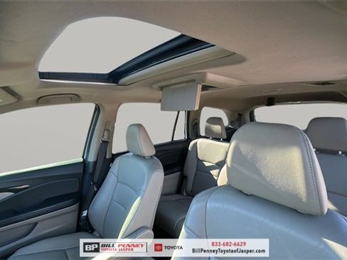 Used 2016 Honda Pilot Touring image 12