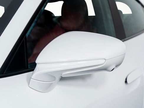 Used 2024 Porsche Taycan 4S w/ Premium Package image 38