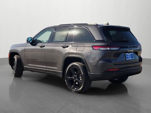 New 2025 Jeep Grand Cherokee Altitude image 4