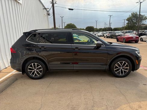Used 2019 Volkswagen Tiguan SE w/ Panoramic Sunroof Package FWD image 8