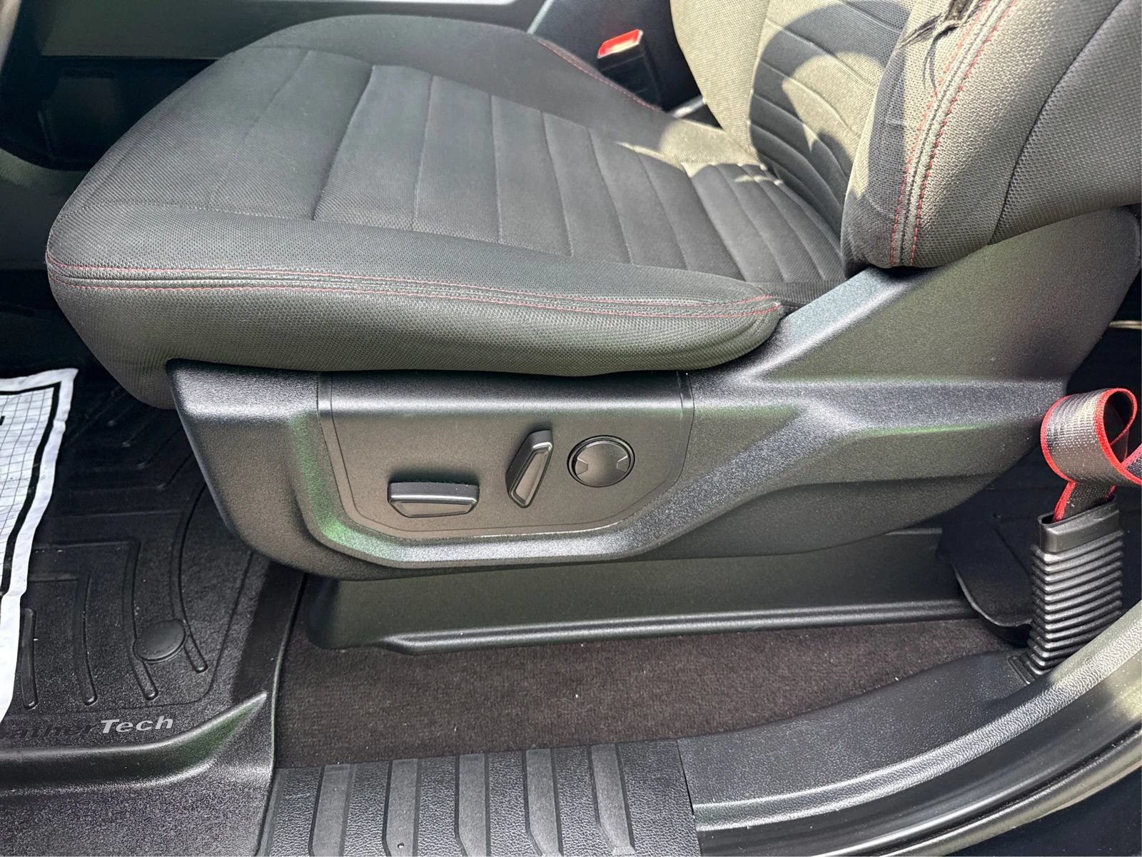 Used 2019 Ford F150 XLT w/ Equipment Group 302A Luxury AWD/4WD image 19