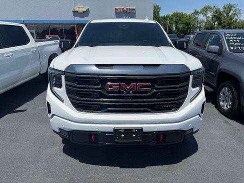 Used 2024 GMC Sierra 1500 AT4 w/ Technology Package AWD/4WD image 4