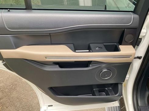 Used 2022 Ford Expedition Limited RWD image 10