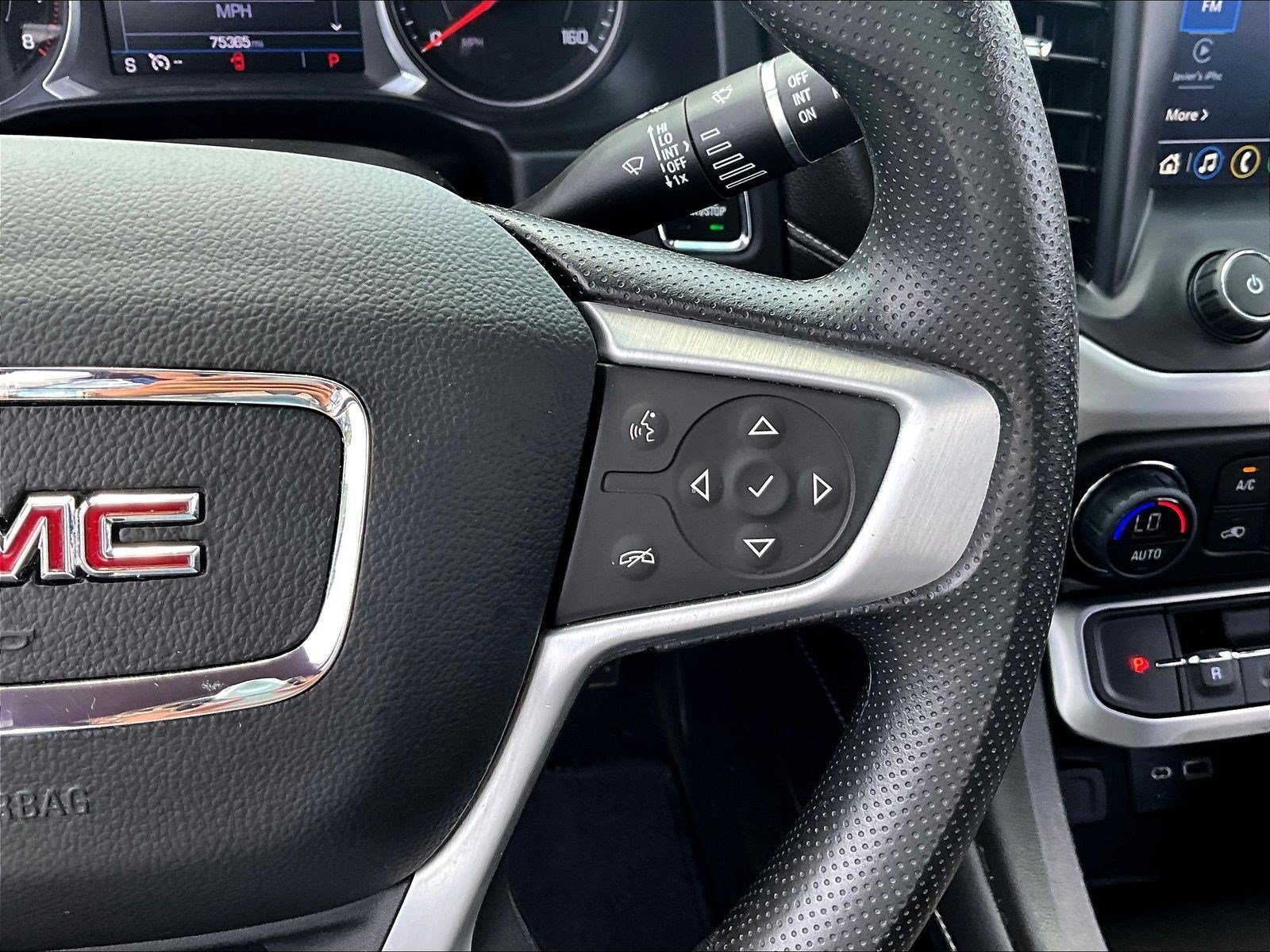 Used 2022 GMC Acadia SLE w/ Driver Convenience Package FWD image 12