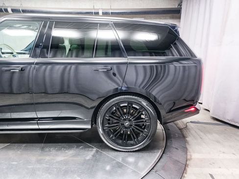 Used 2024 Land Rover Range Rover SE AWD/4WD image 8
