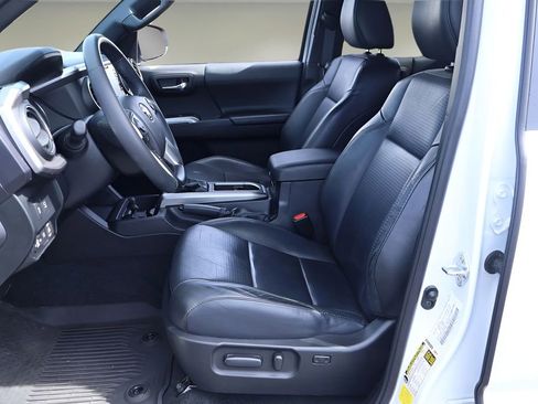 Certified 2021 Toyota Tacoma Limited image 11