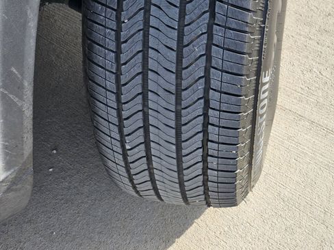 Used 2025 GMC Acadia Elevation image 15