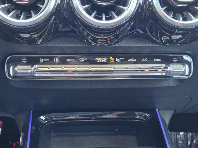 Used 2023 Mercedes-Benz GLB 250 w/ AMG Line image 13