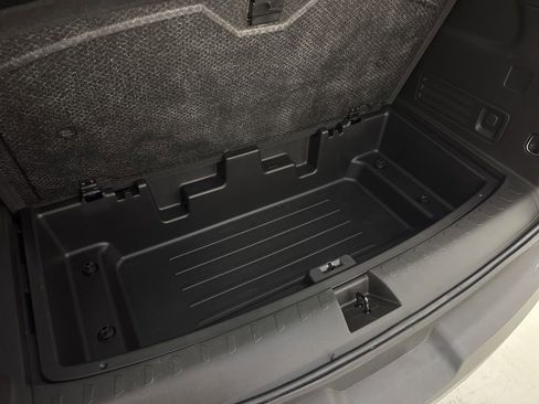 Used 2023 Chevrolet Traverse LT w/ LPO, Cargo Package image 7