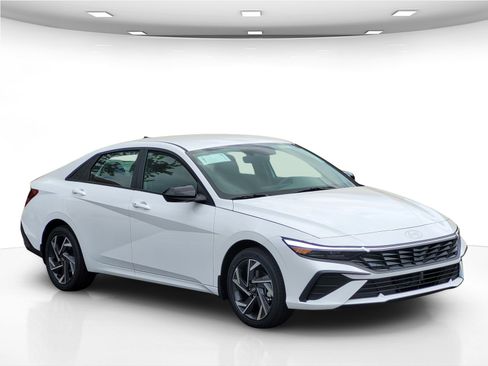 New 2025 Hyundai Elantra SEL image 10