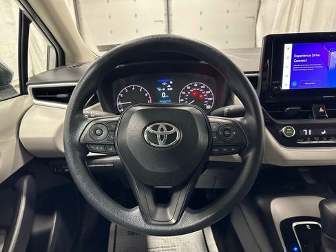 Used 2025 Toyota Corolla LE image 18