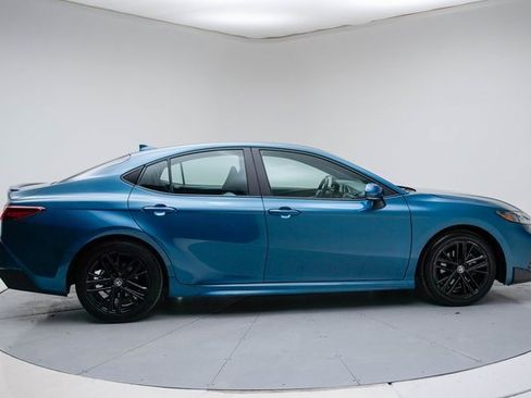 Used 2025 Toyota Camry SE image 12