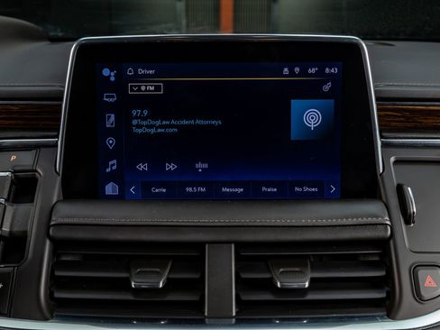 Used 2023 Chevrolet Suburban High Country image 26