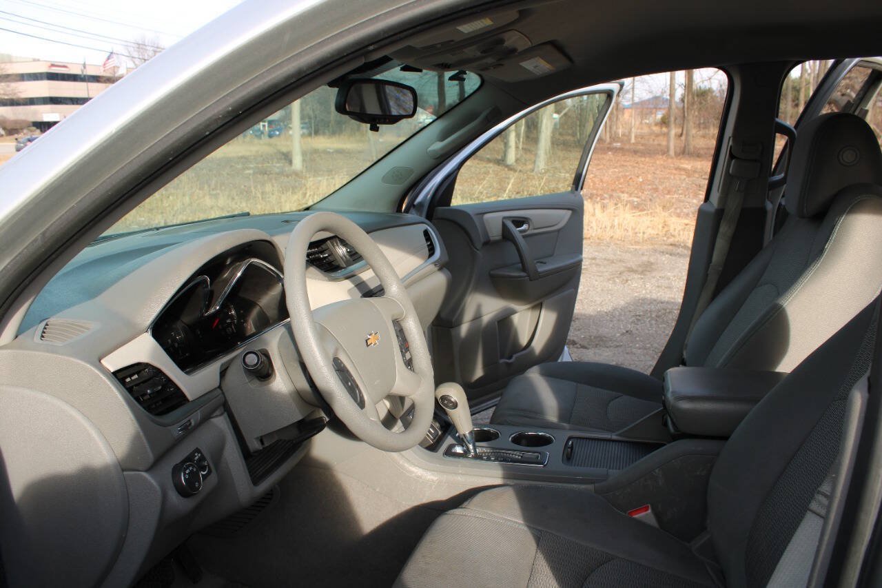 Used 2017 Chevrolet Traverse LS AWD/4WD image 15