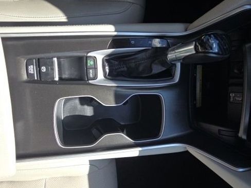 Used 2018 Honda Accord Touring image 16