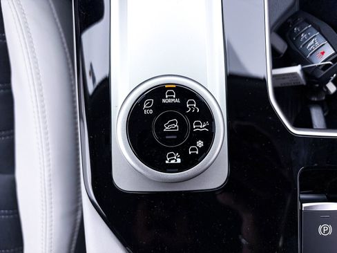 New 2026 Mitsubishi Outlander SE image 18