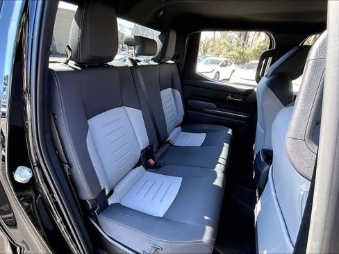 Certified 2025 Toyota Tacoma TRD Sport image 18