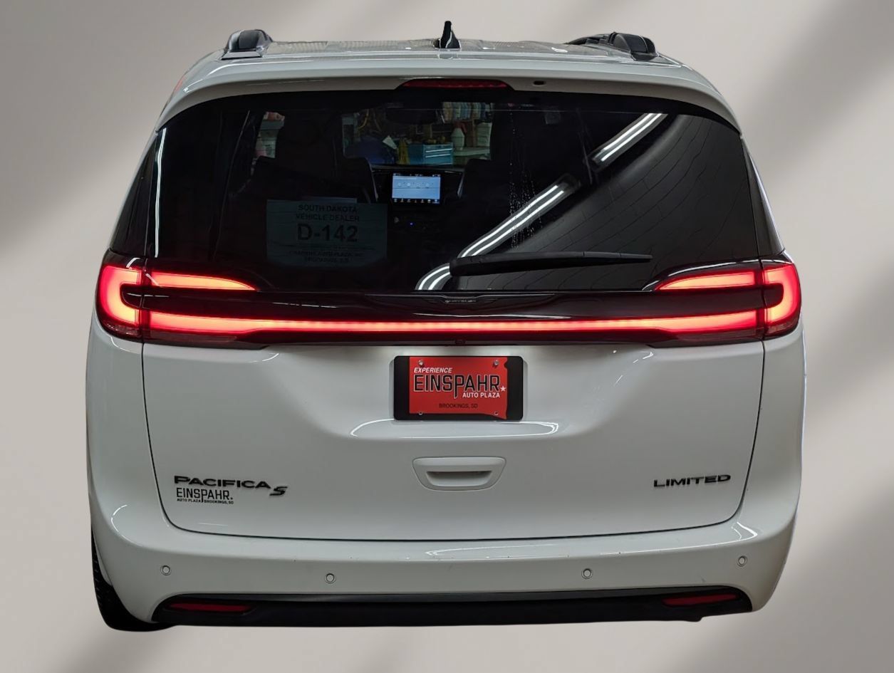 Used 2025 Chrysler Pacifica Limited FWD image 23