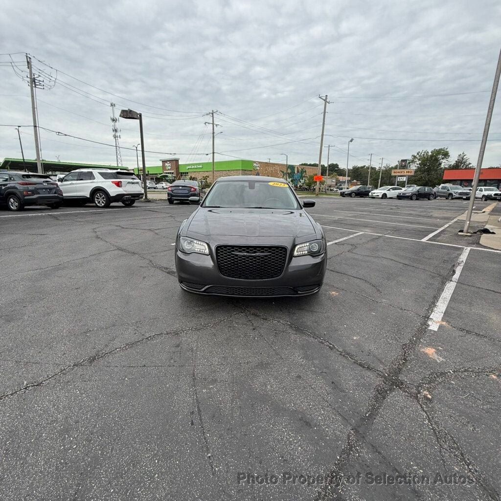 Used 2023 Chrysler 300 Touring w/ Sport Appearance Package RWD image 4