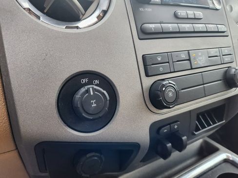 Used 2011 Ford F250 XLT w/ XLT Premium Pkg image 17