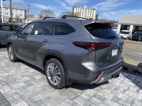 New 2026 Toyota Highlander Platinum AWD/4WD image 3