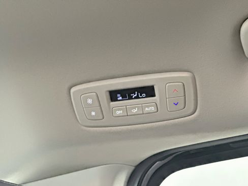 Used 2025 Kia Carnival FWD image 26