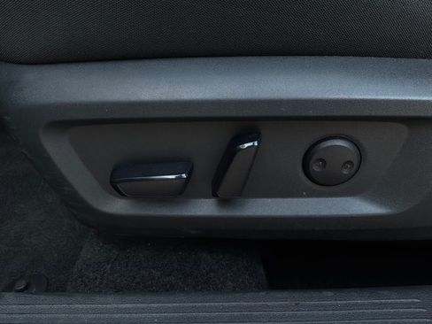 Used 2025 Nissan Rogue SV FWD image 11