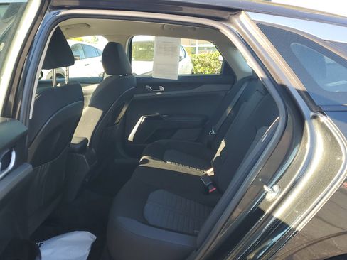 Used 2025 Kia K5 LXS image 12