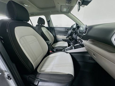 Used 2025 Hyundai Venue SEL image 30