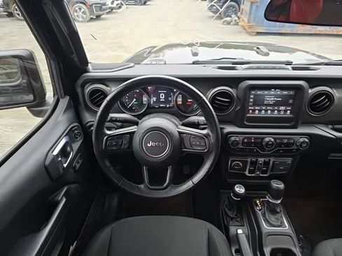 Used 2023 Jeep Wrangler Unlimited w/ Cold Weather Group image 8