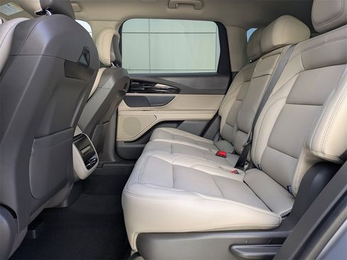 Certified 2025 Lincoln Nautilus Premier image 15