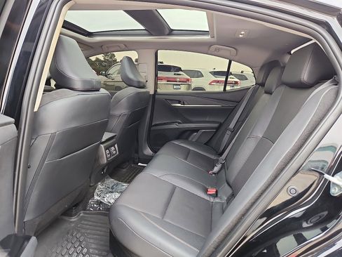 Used 2025 Toyota Camry XLE FWD image 12