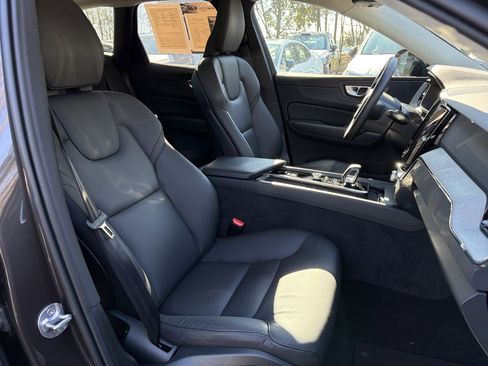 Certified 2025 Volvo XC60 B5 Plus image 34