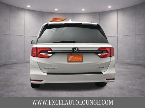 Used 2023 Honda Odyssey Elite image 5
