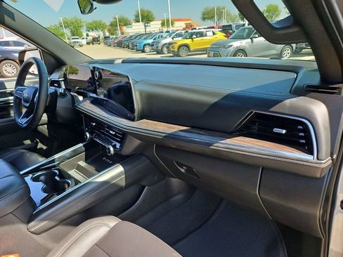 Used 2025 Chevrolet Tahoe LT image 27