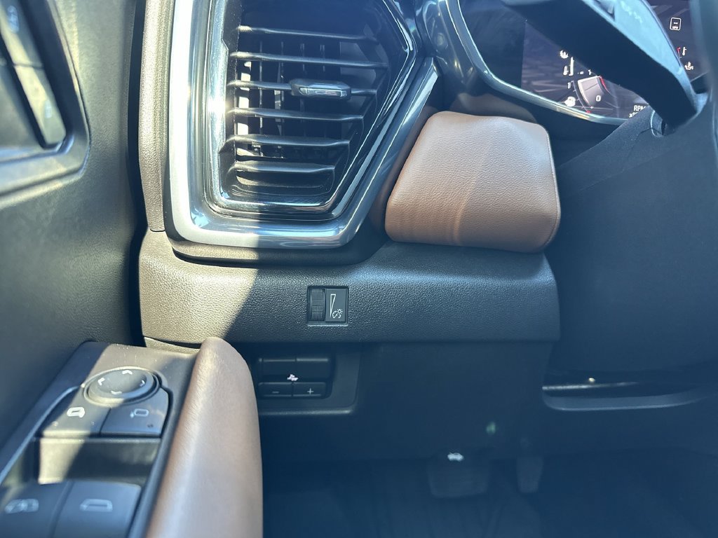 Certified 2023 GMC Canyon AT4 w/ Technology Package AWD/4WD image 18