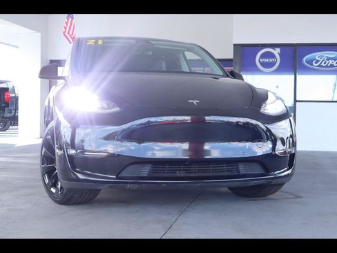 Used 2021 Tesla Model Y Long Range AWD/4WD image 1