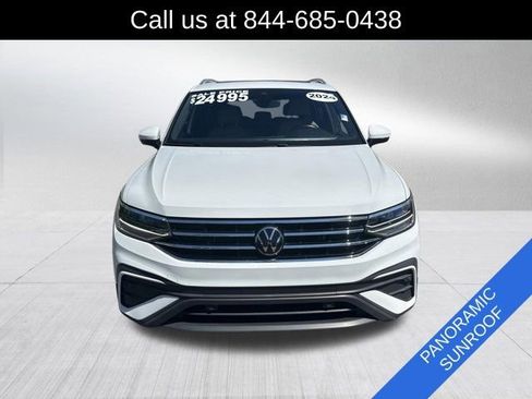 Used 2024 Volkswagen Tiguan SE image 2