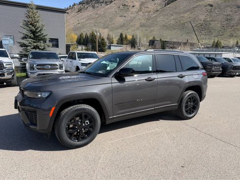 New 2026 Jeep Grand Cherokee Altitude image 34